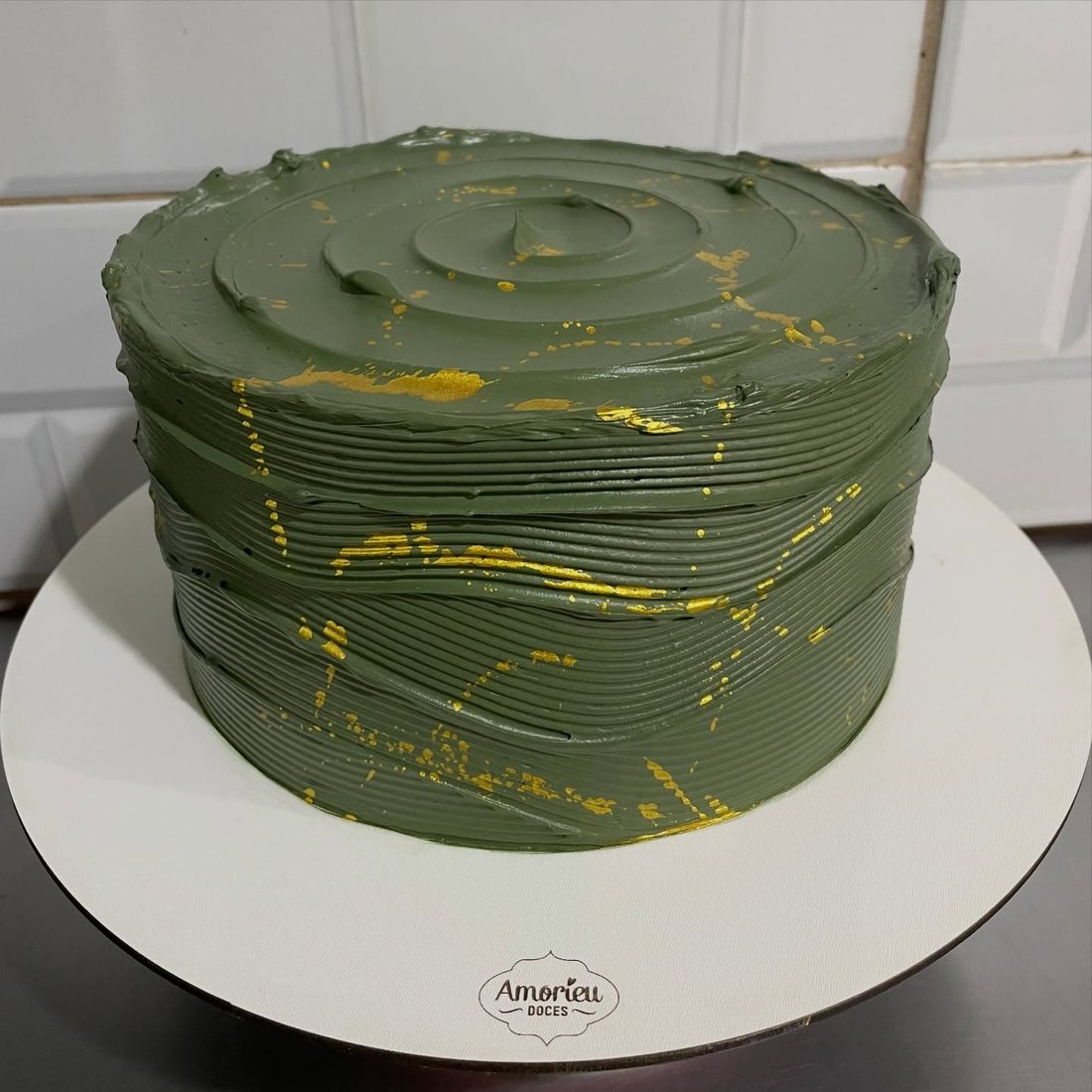 Bolo verde e dourado
