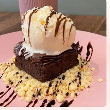 Brownie com Nutella e sorvete
